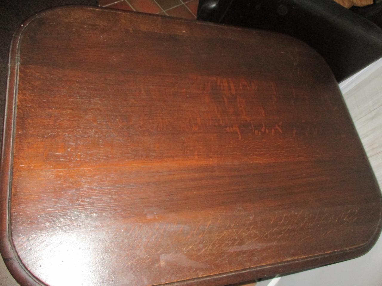 Donker eiken salontafel met klossen