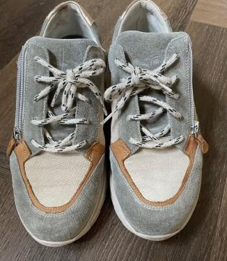 Mooie Durea sneakers wijdte H maat 7