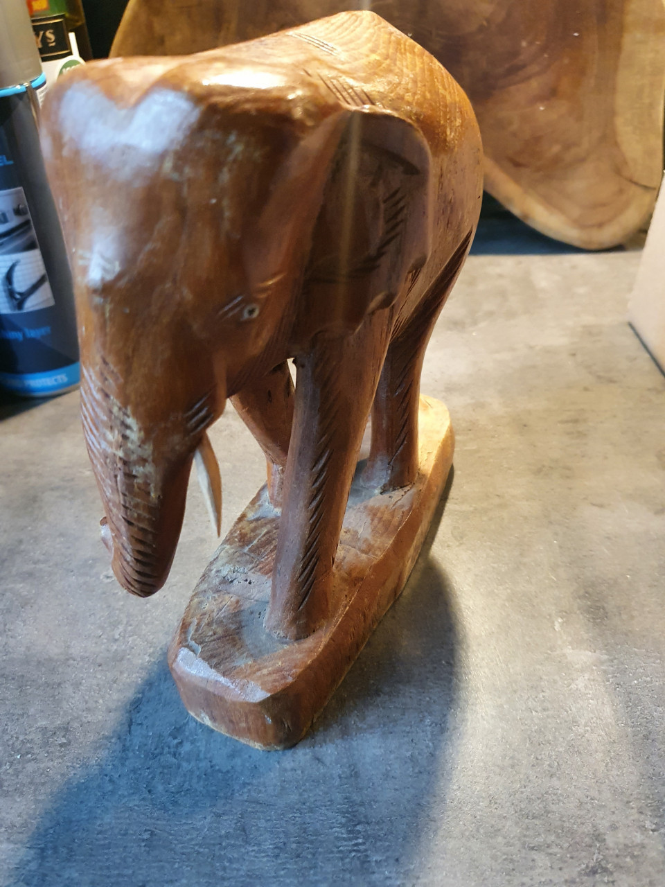 Leuke antieke houten olifant, handgemaakt in mooie staat aangeboden...