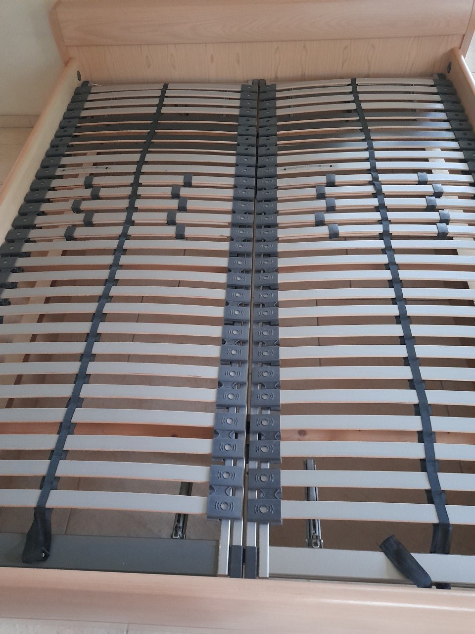 Verstelbaar 2 persoons  bed 160 x200 (in goede nette staat )