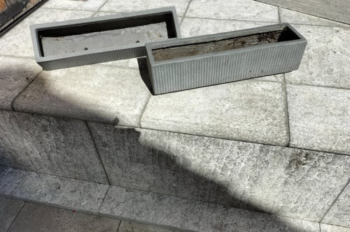 2 bloempotten bloembakken voor in de tuin