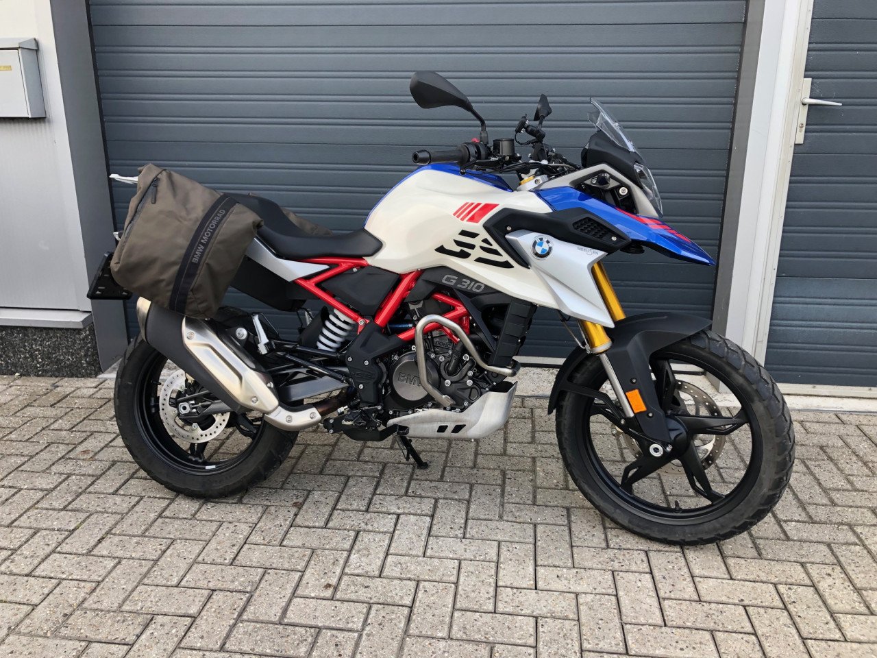 BMW G310GS ABS, bj 2023 met 13dkm, valbeugels, tassen etc, rijklaar €5250,-