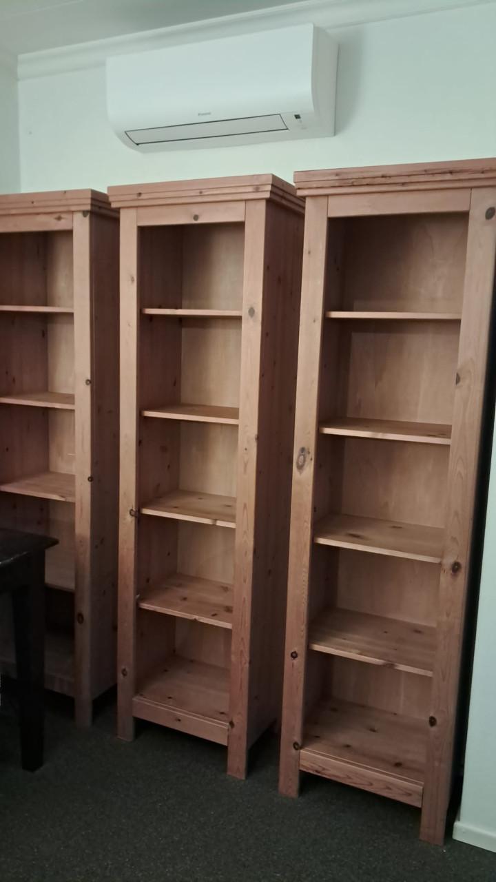 Boekenkasten hoogte 194cm breedte 54 cm diepte 38 cm