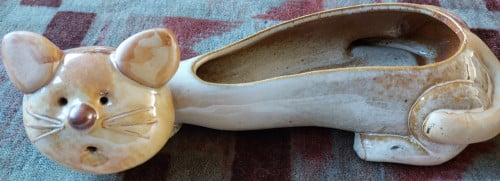 Beige Poezen schaal L=27 cm.