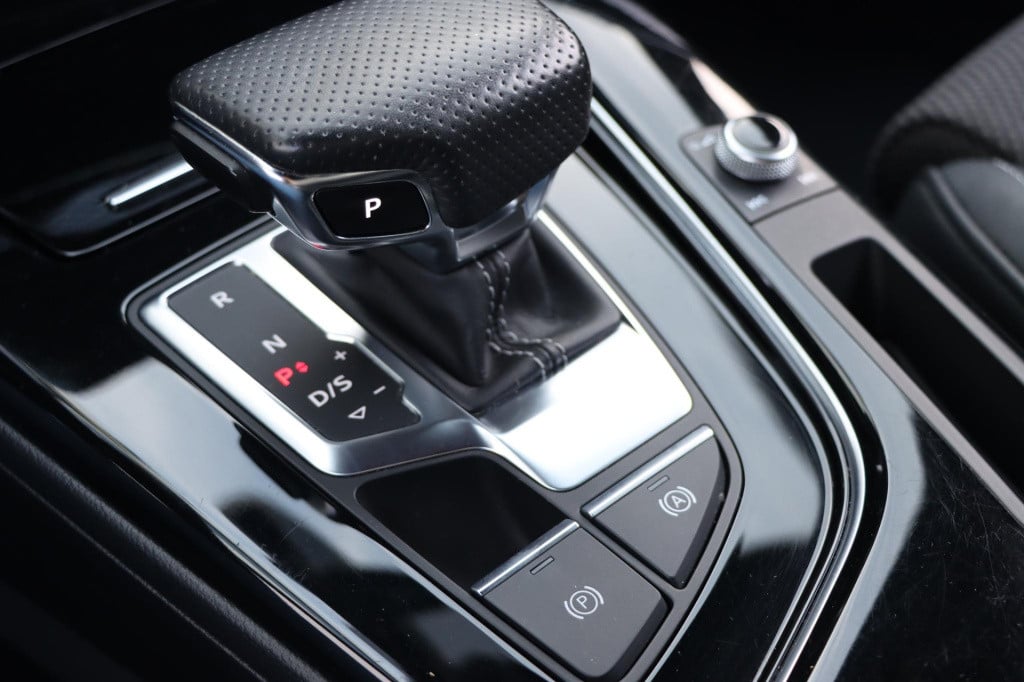 Audi A4 limousine 35 tfsi s edition competition s-tronic