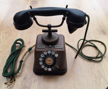 OUDE KOPEREN TELEFOON.