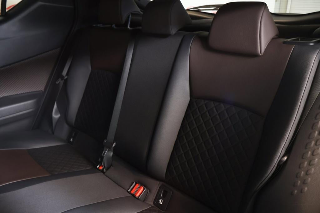 Toyota C-hr 1.8 hybrid executive ultimate nl auto, stoel + stuur verw, jbl,