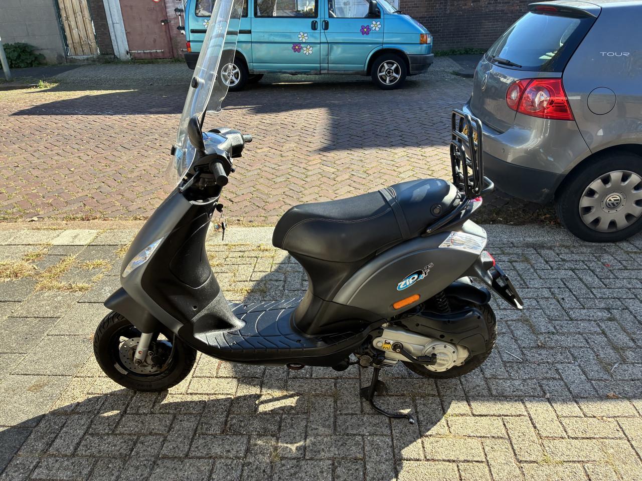 MOOIE PIAGGIO ZIP 4 TAKT 2V SNOR SCOOTER BOUWJAAR 2017