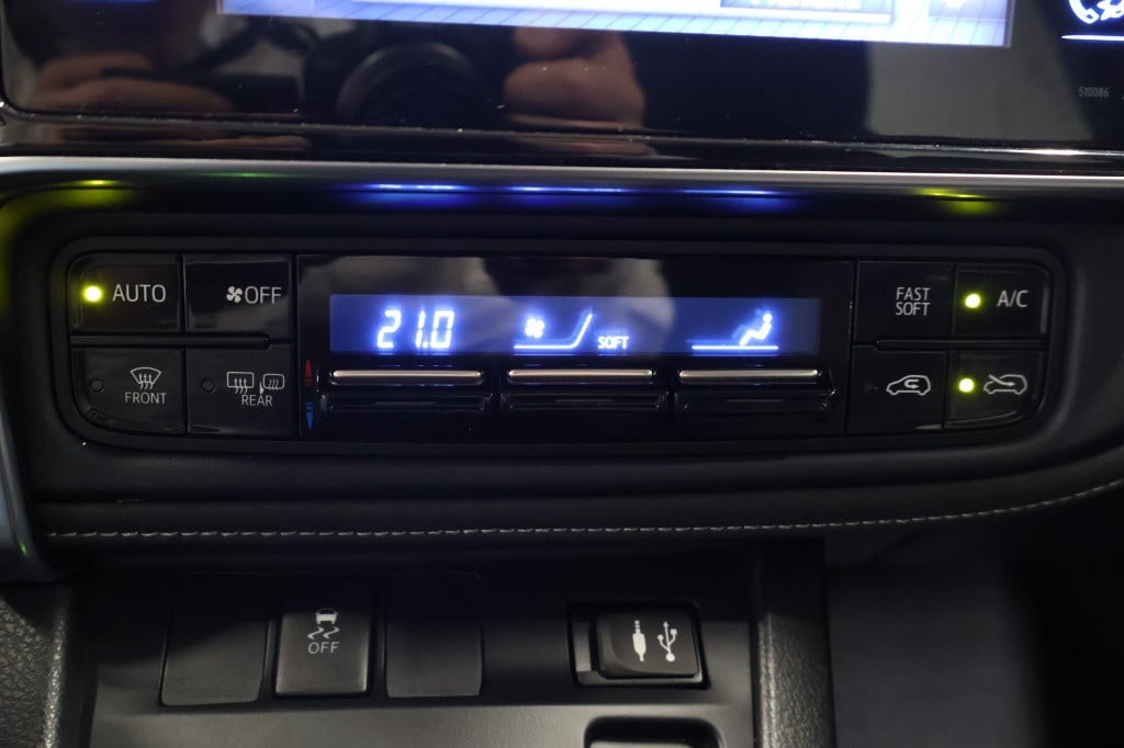 Toyota Auris 1.8 hybrid lease
