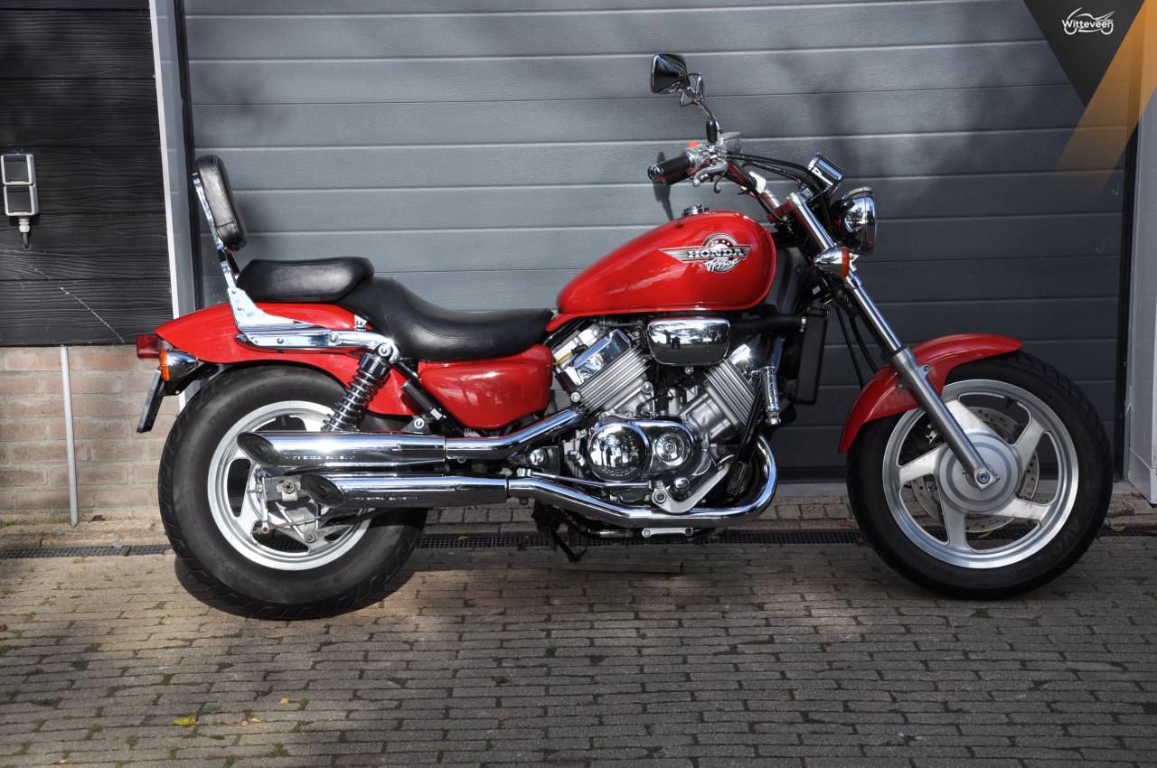 Honda Magna 750