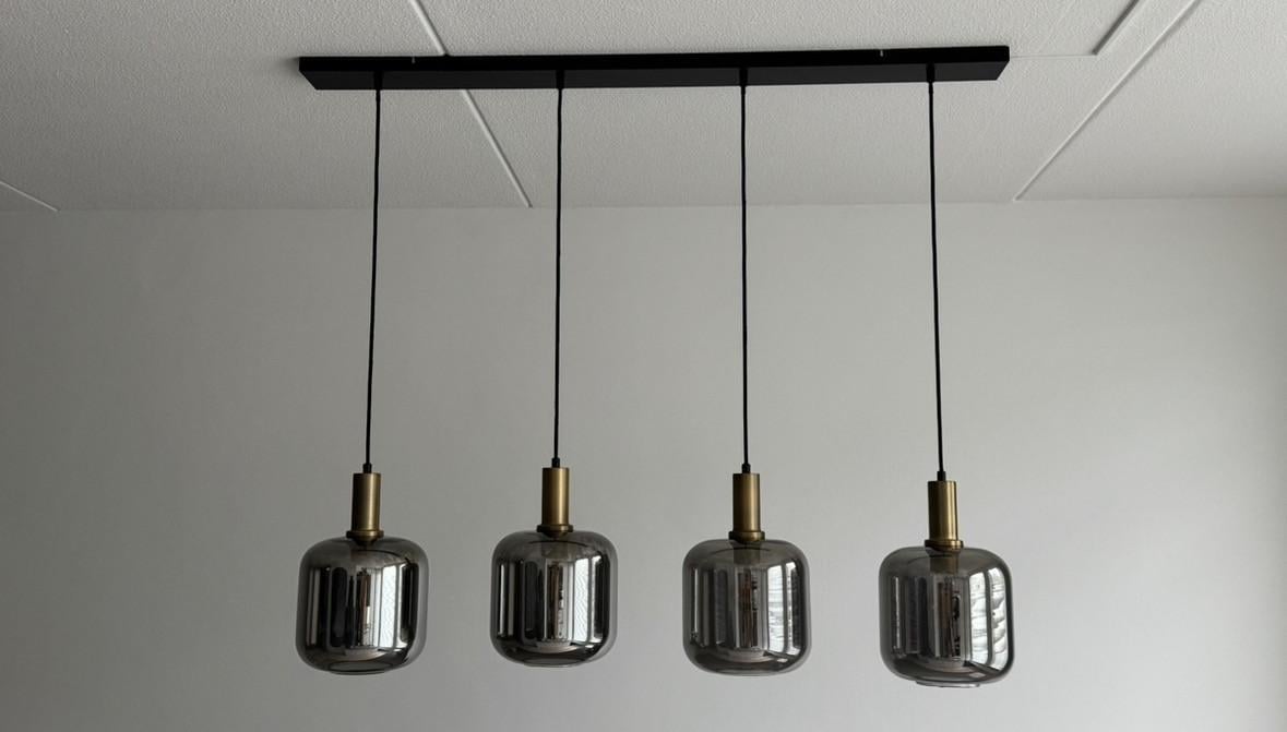 Luxe hanglamp met 4 rookglazen lampen – goud/zwart