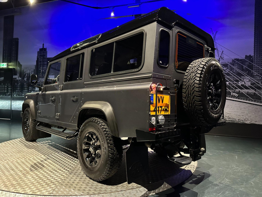 Land Rover Defender 2.4 td 110" x-tech dc *grijs kenteken 7 persoons*