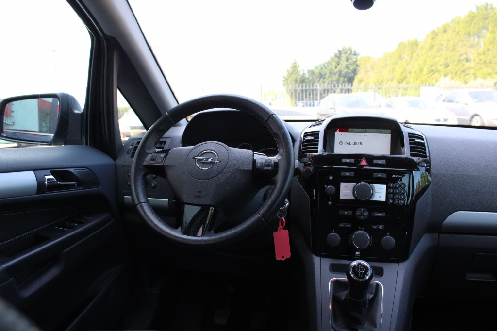 Opel Zafira met 1 jaar apk 1.8 cosmo