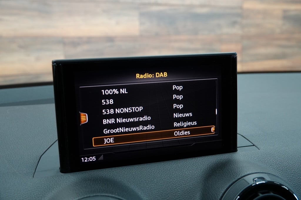 Audi Q2 30 tfsi | stoelverw. | leder | pdc |