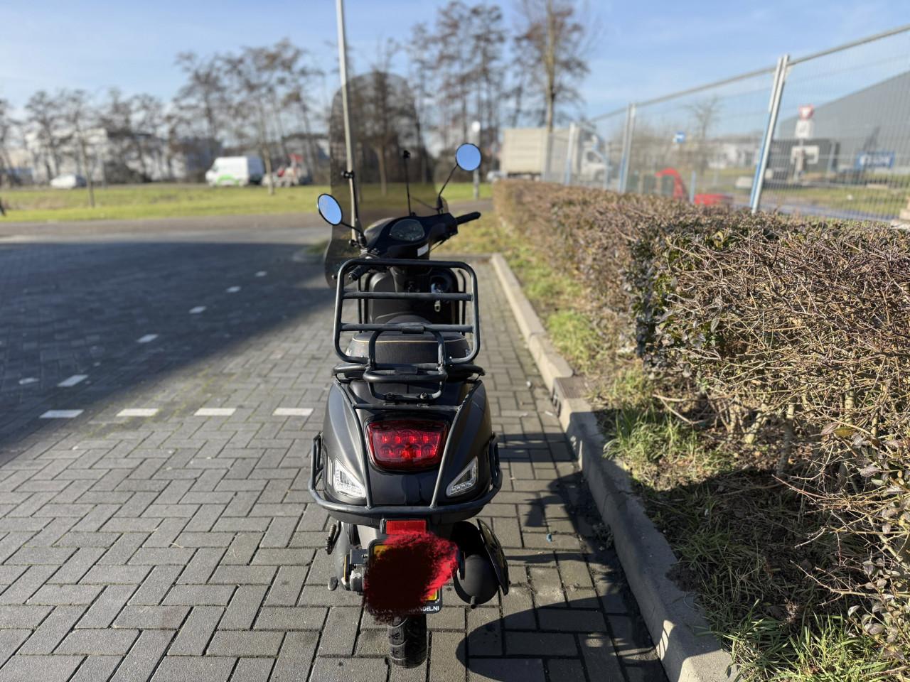 La Souris Sourini Special Edition Matt Black Geel kenteken