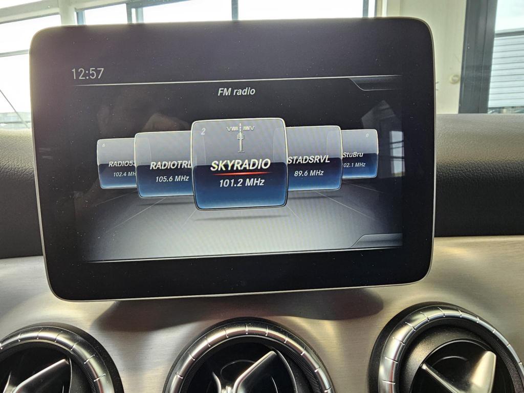Mercedes-Benz Cla shooting brake 180 business solution amg