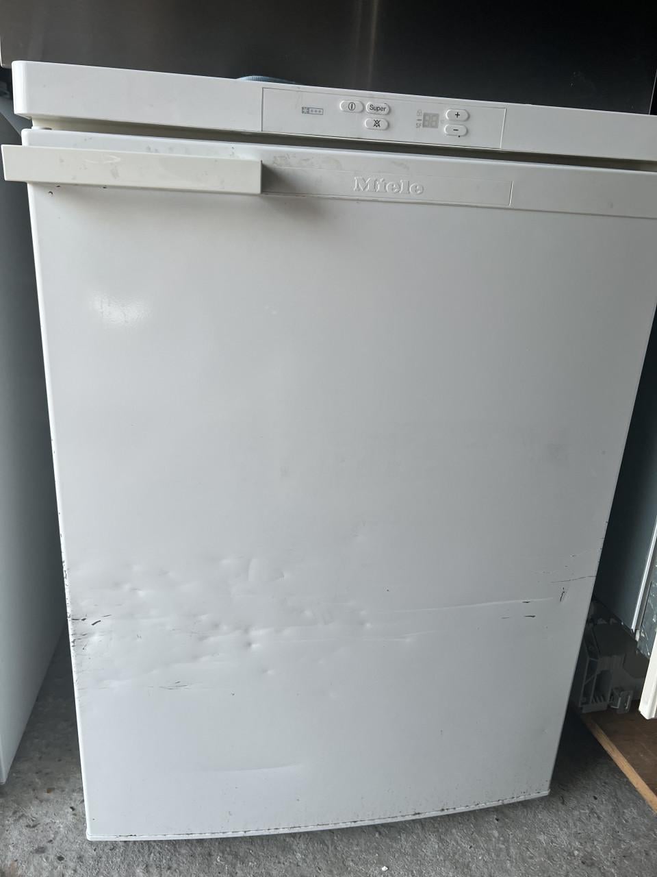Miele vrieskast met 4 laden 110 liter 85x60 cm. Schoon en netjes