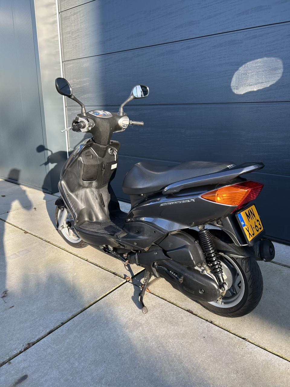 Yamaha motorscooter, 125 cc