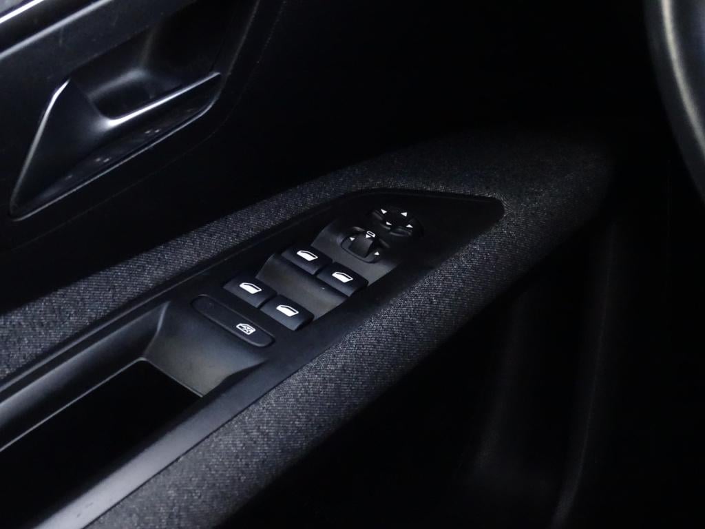 Peugeot 3008 1.2 puretech blue lease executive automaat | camera | apple ca