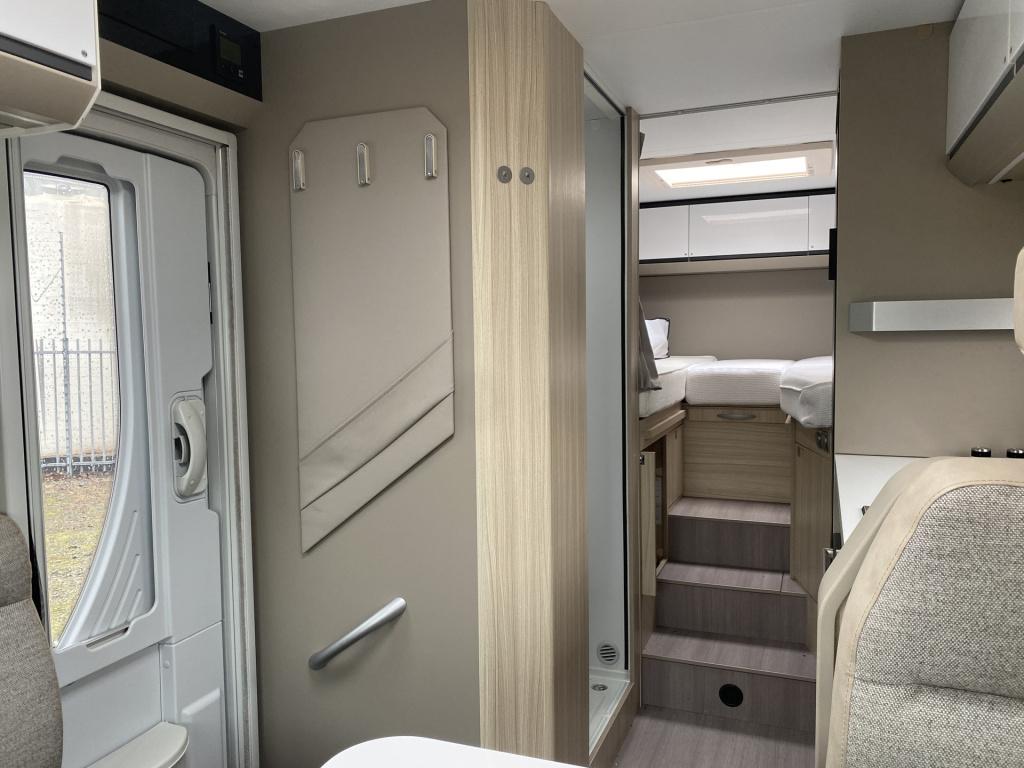 Adria Onbekend compact dl