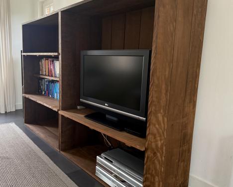 Twee stijlvolle kasten van Braziliaans eikenhout