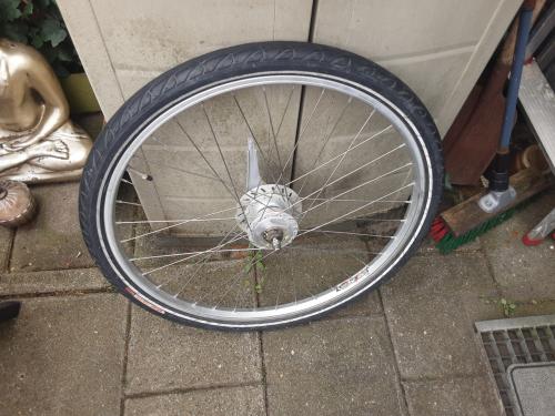 26 x 1,75 inch nexus voorwiel, naafdynamo, rollerbrake rem