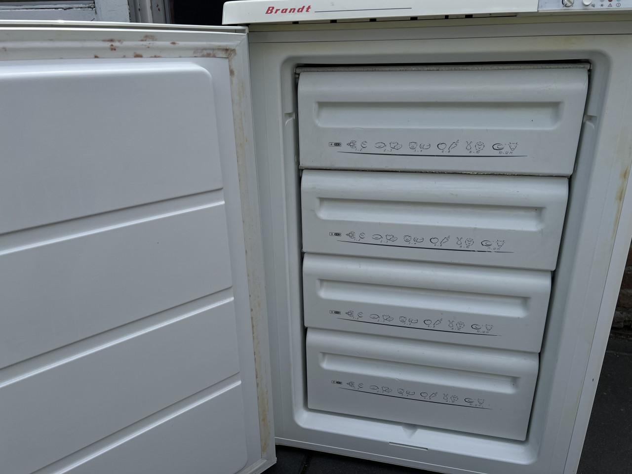Tafelmodel vrieskast 4 laden, 85x60 cm. inhoud vriezer 110 liter