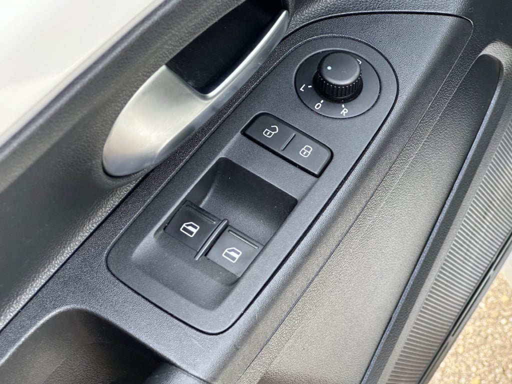 Volkswagen UP! 1.0 bmt move up! 5-deurs | airco | bluetooth |