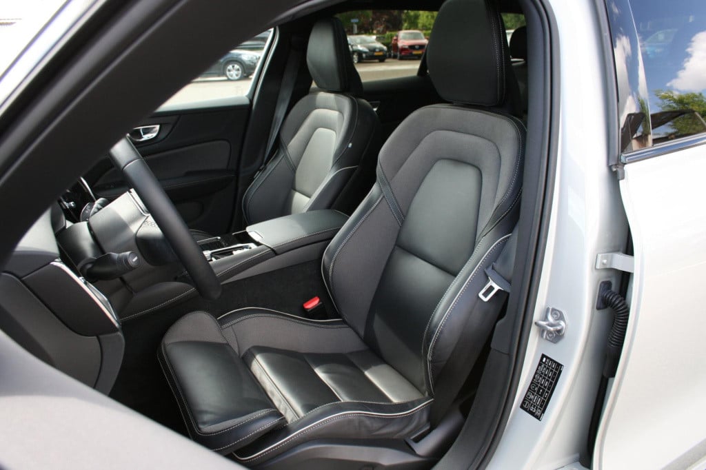 Volvo V60 2.0 t6 recharge awd r-design