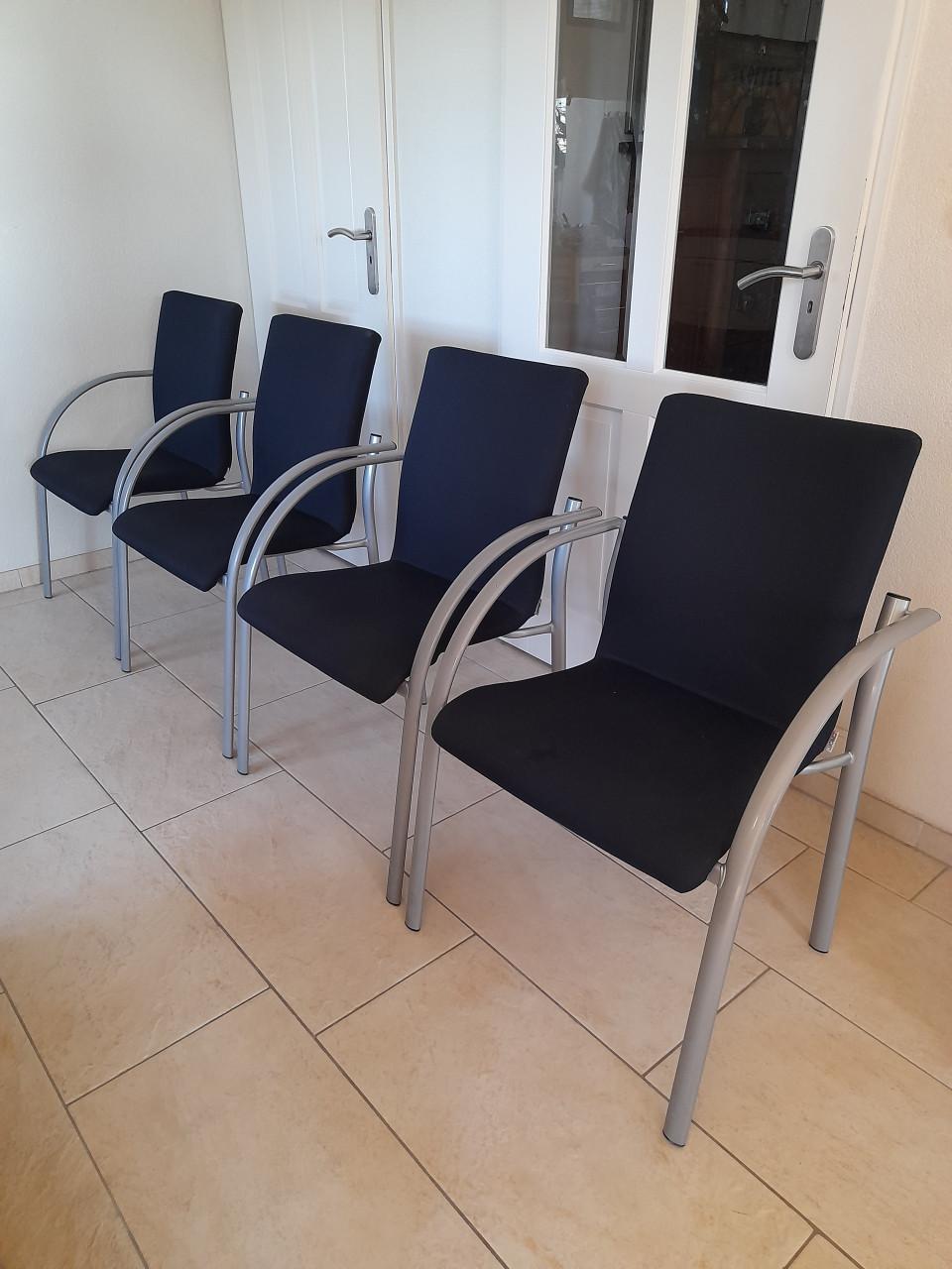 4 Stevig lekker zittende (vergader) stoelen (in goede nette staat)