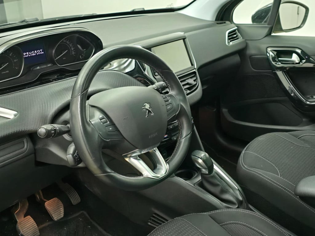 Peugeot 208 occasion 1.2 puretech allure | panoramadak | trekhaak | sportve