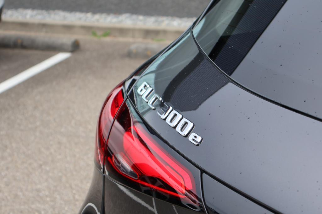 Mercedes-Benz Glc 300e 4matic amg l airmatic l gestuurde achteras l panoram