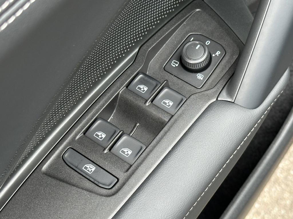 Volkswagen Tiguan 1.5 etsi life | trekhaak | camera | trekhaak | dode hoek 