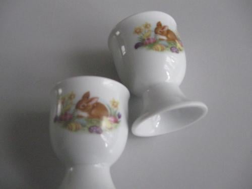 2 Aardewerk eierdoppen