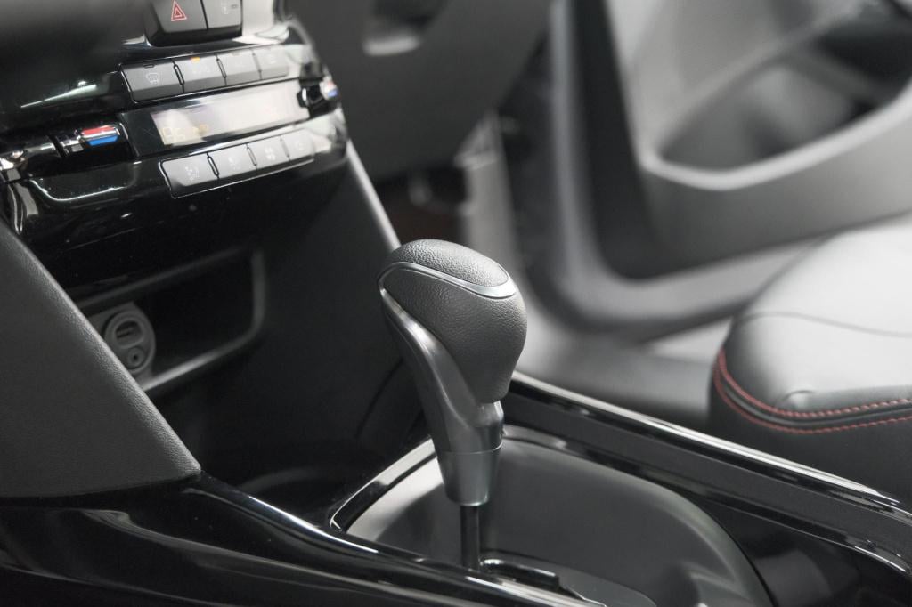 Peugeot 2008 puretech 110 eat6 gt | trekhaak | camera | panoramadak | apple