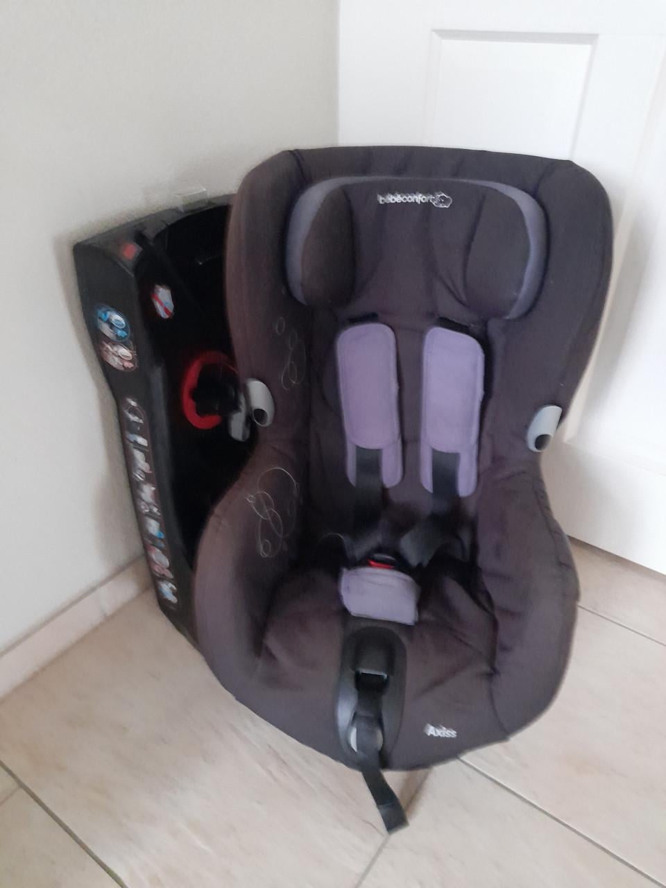 Autostoel Maxi - cosi  Axiss  (DRAAIBAAR) 9 / 18 kg ( in goede nette staat