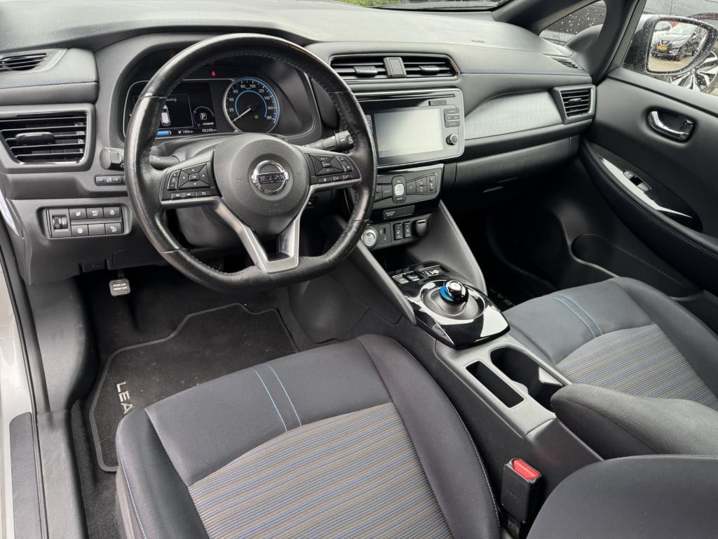 Nissan Leaf n-connecta 40 kwh | navigatie | 360° camera | stuur- + stoelver