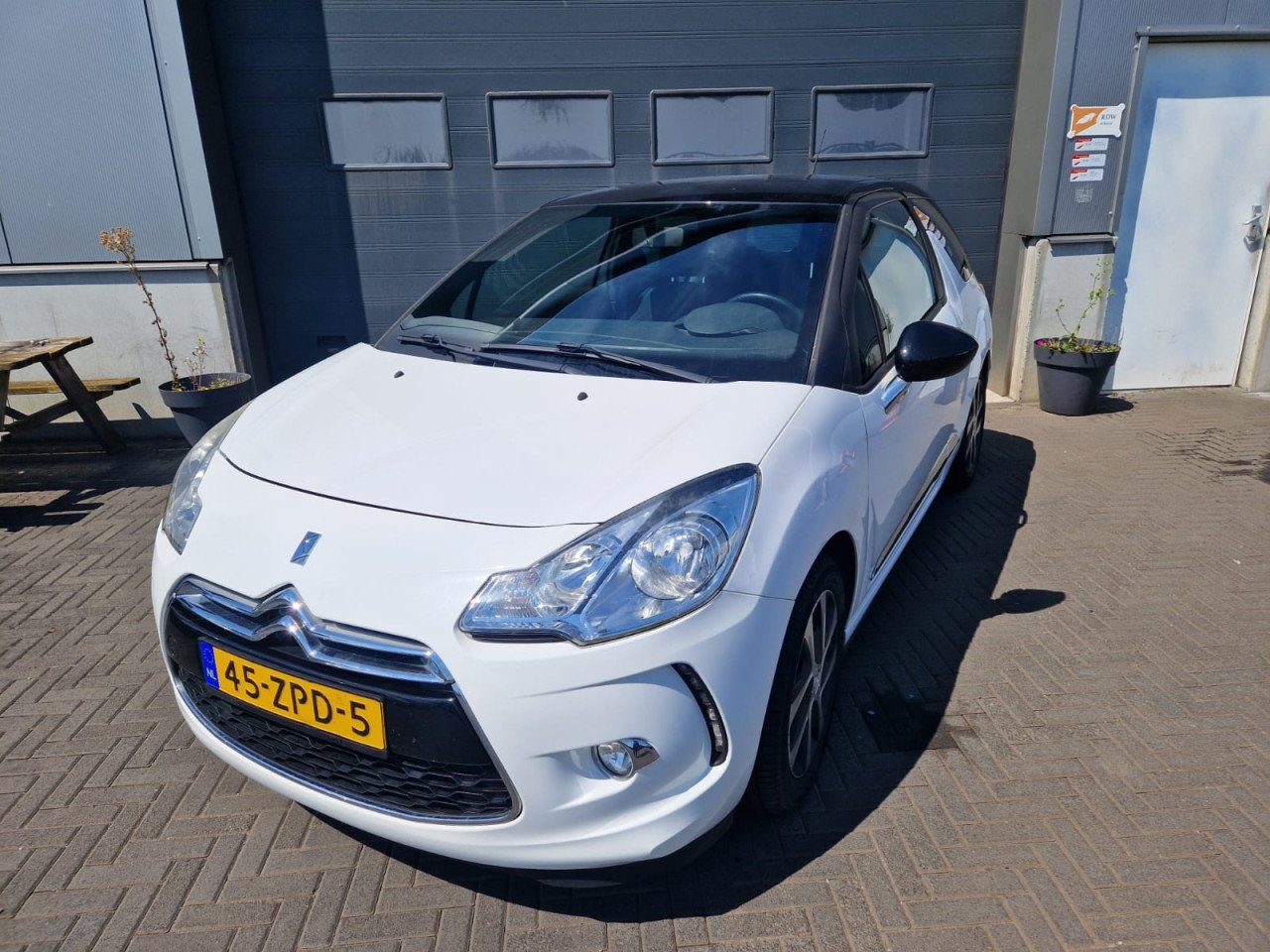 TE KOOP CITROEN DS3 1.2 VTI EURO 5