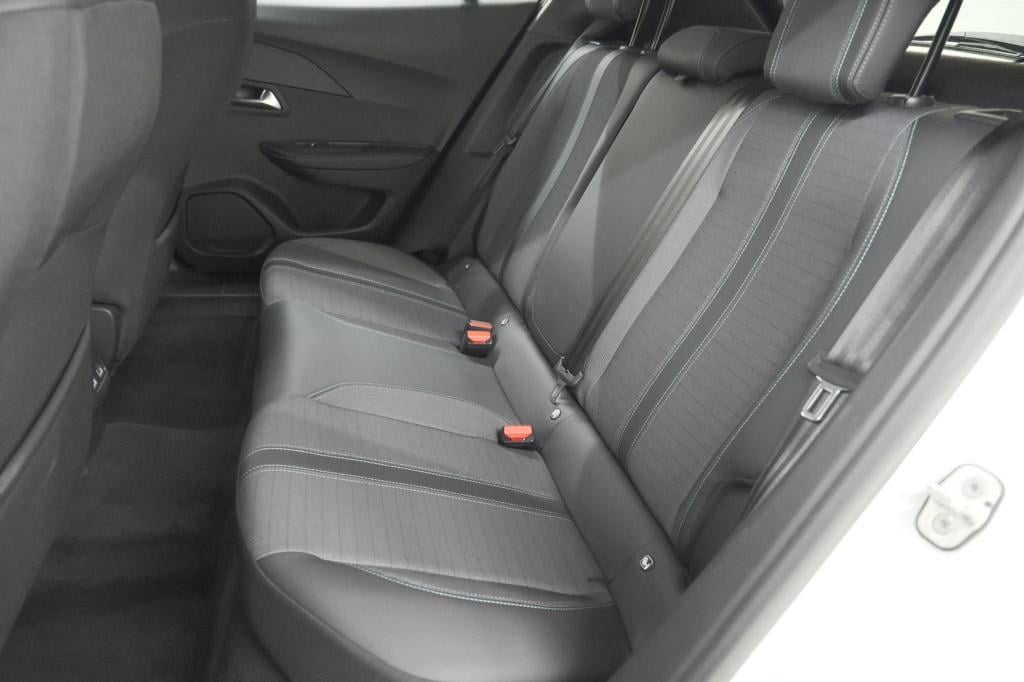 Peugeot 2008 puretech 130 eat8 allure pack | camera | parkeersensoren | key