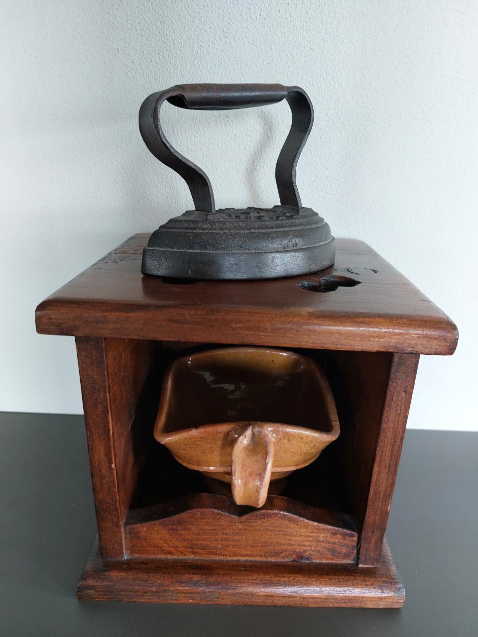 Stoof met kolenkitje en strijkbout