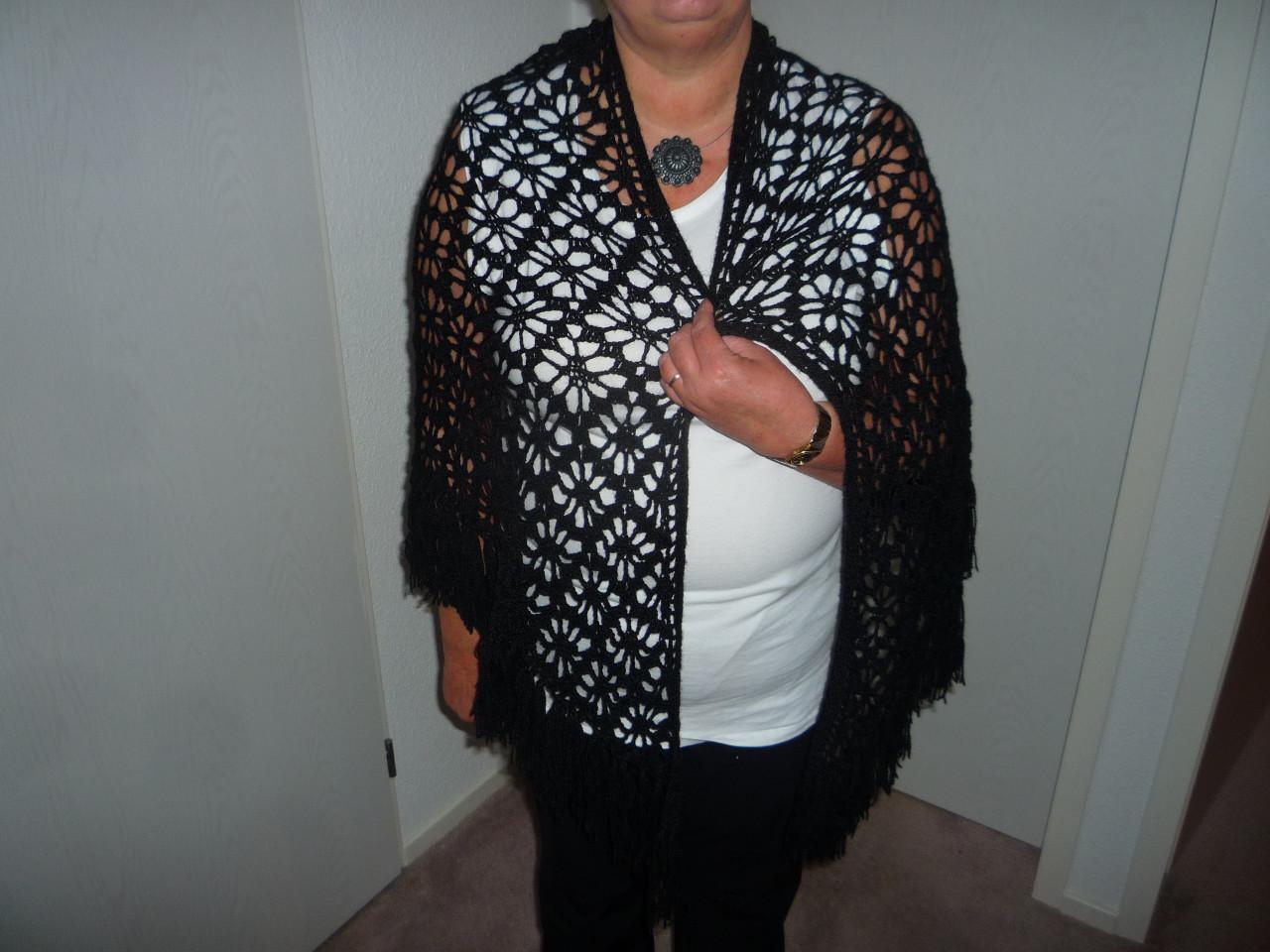 Gehaakte poncho, kleur zwart