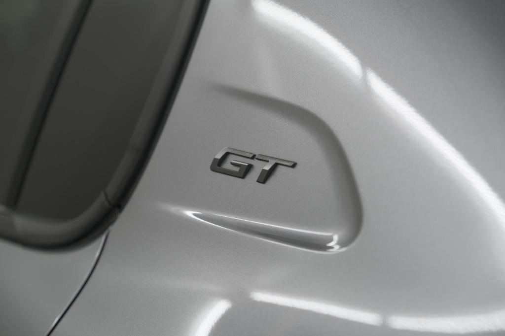 Peugeot 208 1.2 hybrid 145 e-dcs6 gt | alcantara pakket | camera | apple ca