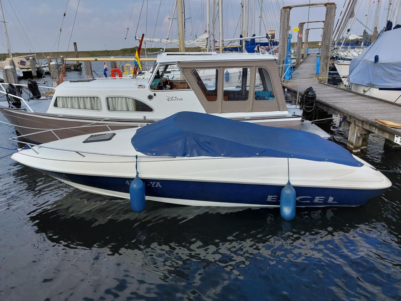 Wellcraft Excel 21 SL – Met  een kwalitatief goede dubbelassige trailer!