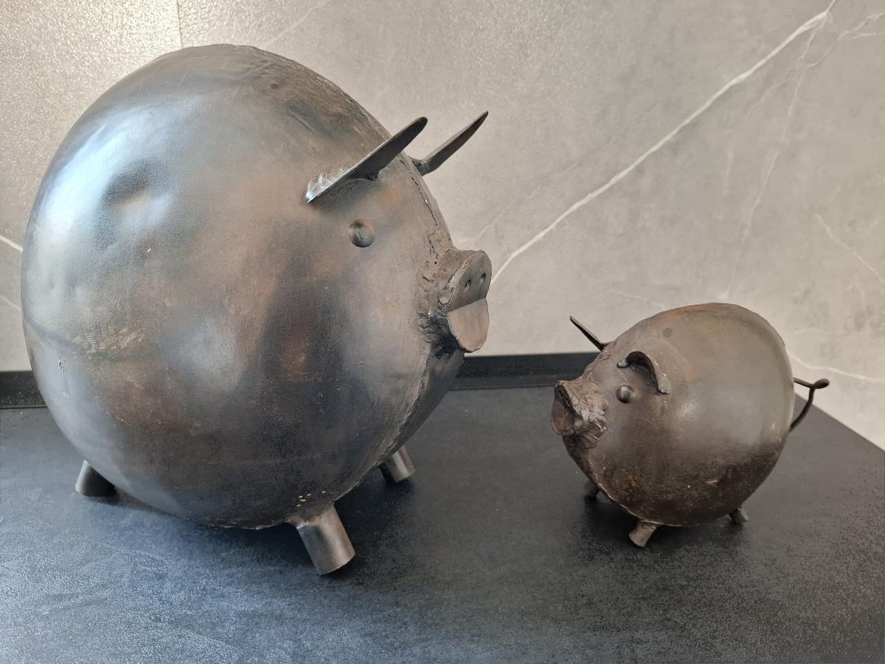 Set 2 metalen varkens