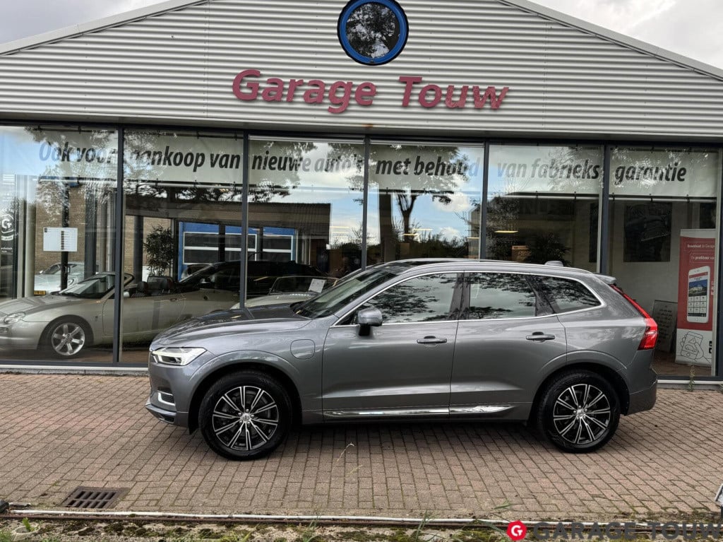 Volvo XC60 2.0 t8 twin engine awd inscription pano hud trekh