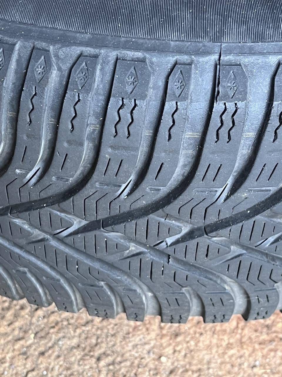 Winterbanden op stalen velg + wieldoppen