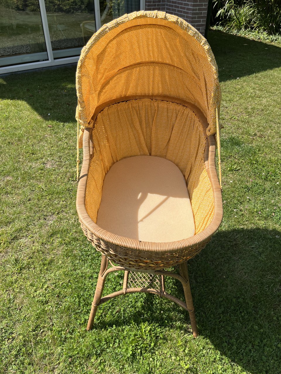 Rieten vintage wieg