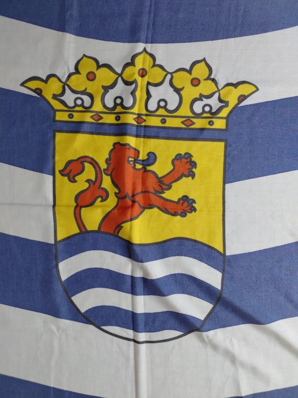 Mooie originele degelijke Zeeuwse vlag. Merk: Spun Poly.