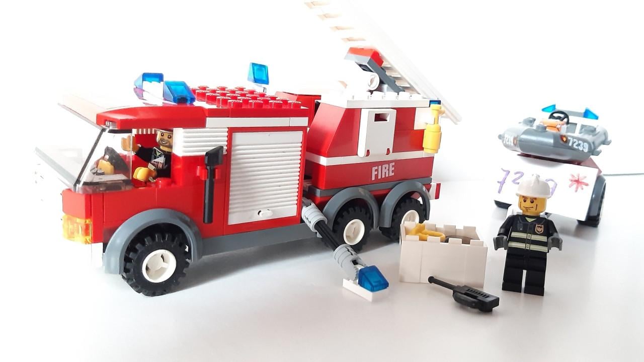 Lego 7239 brandweer ladderwagen met aanhanger en bootje