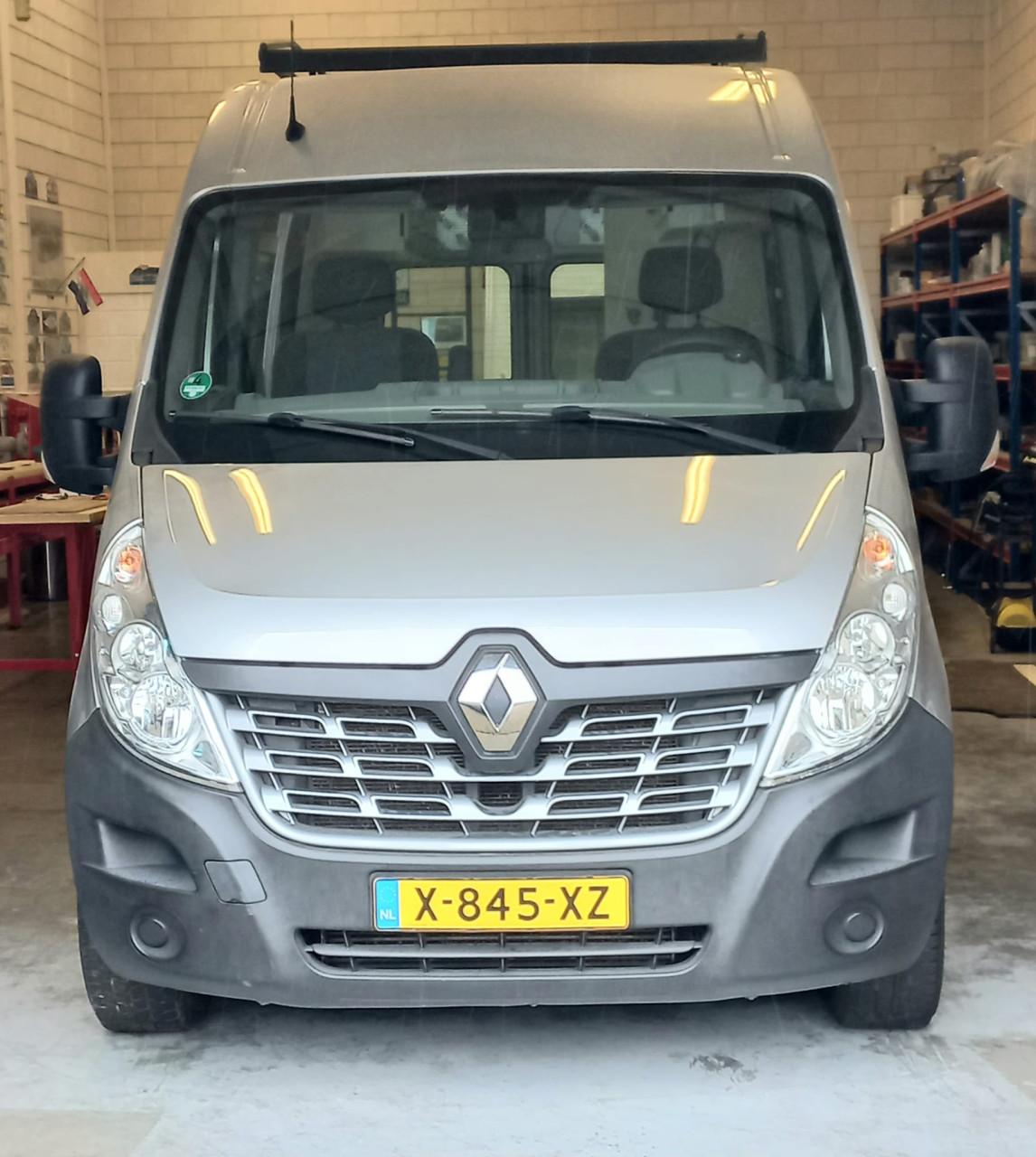 Renault Master, automaat, professioneel ingebouwd 2024/ 2025, top conditie.